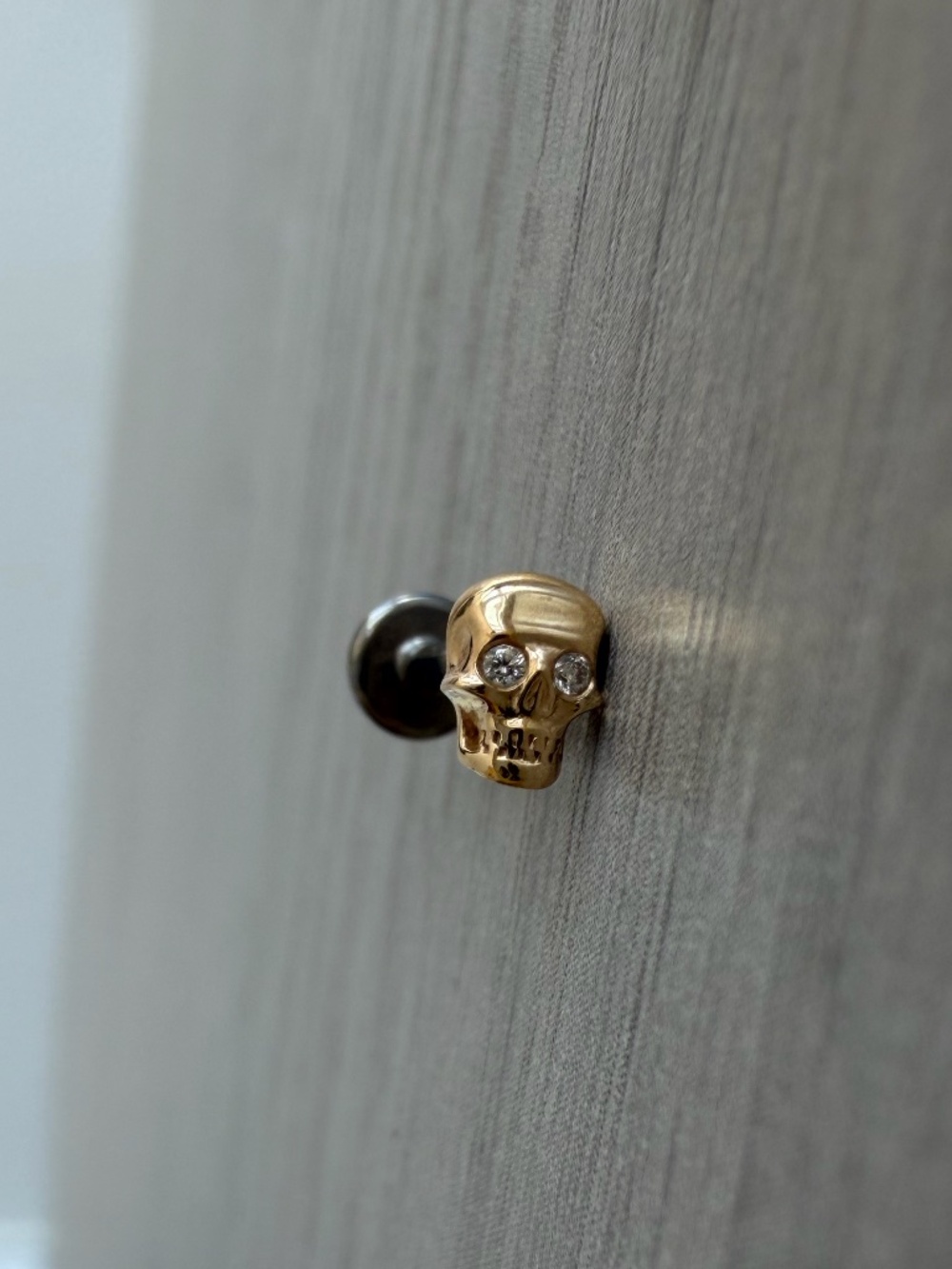 STUDS 14K Yellow Gold Diamond Eye Skull Flatback Single Earring